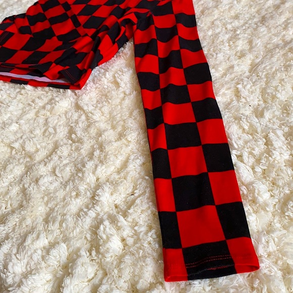 Size s black & red checkered long-sleeve crop top. From forever 21, worn a few. - Picture 2 of 2